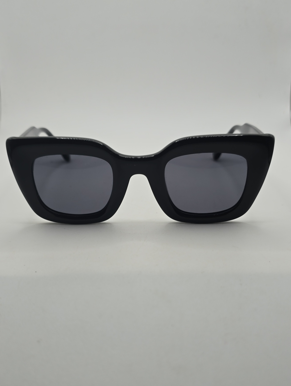 Vicci Sofia Classic Black Square Women’s Sunglasses